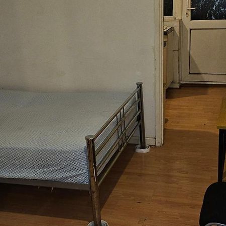 No Frills & Nothing Fancy 1 Bed Studio City Centre 卡迪夫 外观 照片