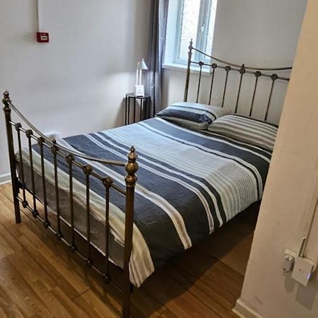 No Frills & Nothing Fancy 1 Bed Studio City Centre 卡迪夫 外观 照片