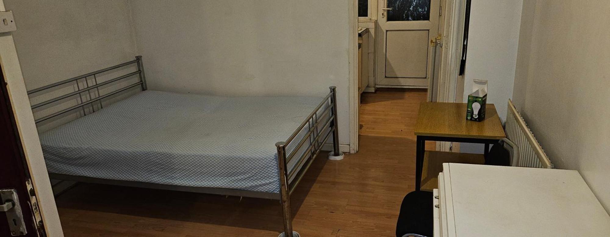 No Frills & Nothing Fancy 1 Bed Studio City Centre 卡迪夫 外观 照片