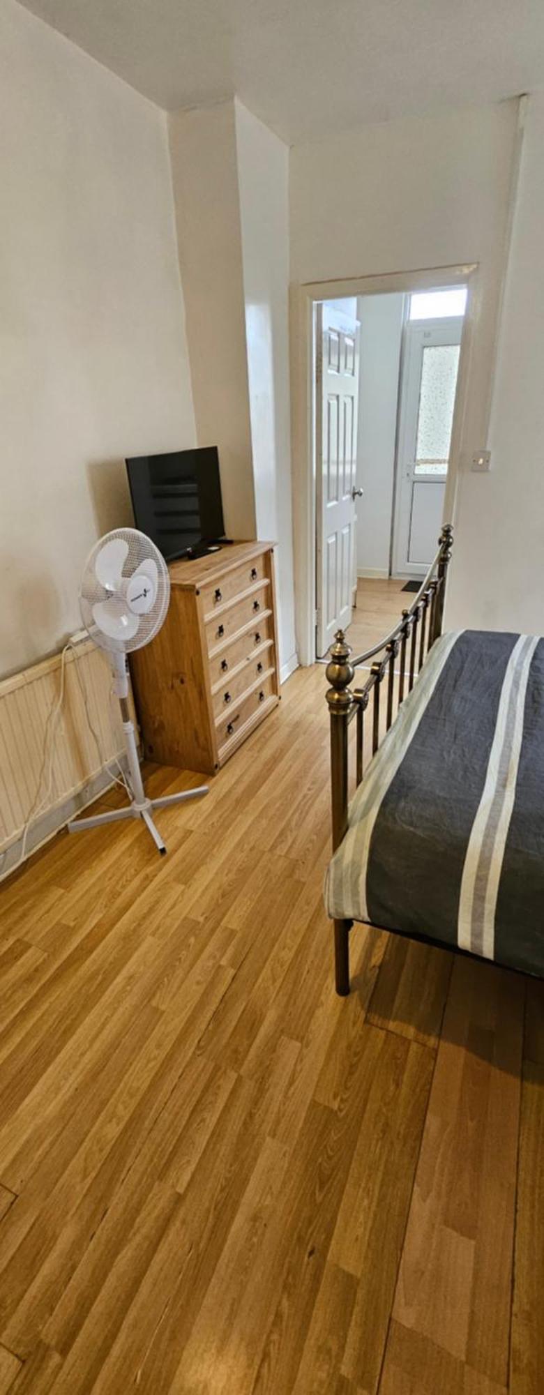 No Frills & Nothing Fancy 1 Bed Studio City Centre 卡迪夫 外观 照片