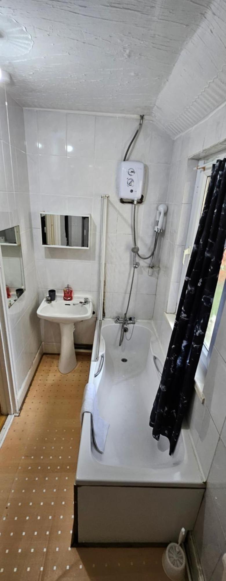 No Frills & Nothing Fancy 1 Bed Studio City Centre 卡迪夫 外观 照片